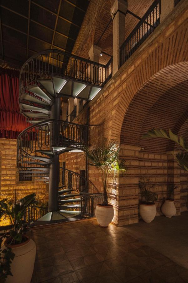 Han 1772 Hotel Istanbul Exterior foto Spiral staircase