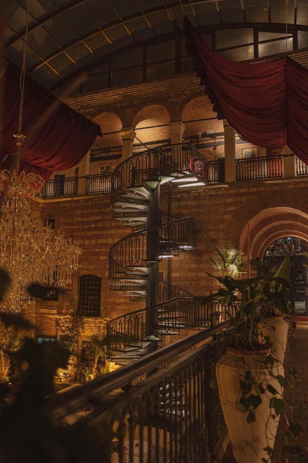 Han 1772 Hotel Istanbul Exterior foto The spiral staircase