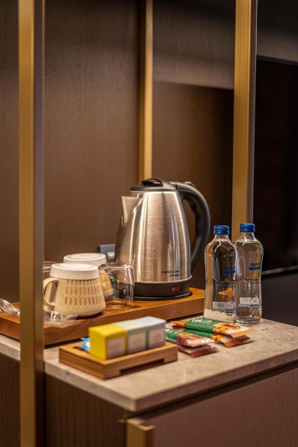Han 1772 Hotel Istanbul Exterior foto A kettle in a hotel room