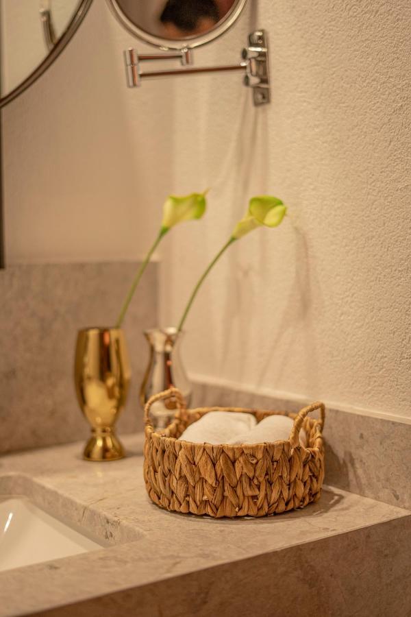 Han 1772 Hotel Istanbul Exterior foto A bathroom at the hotel