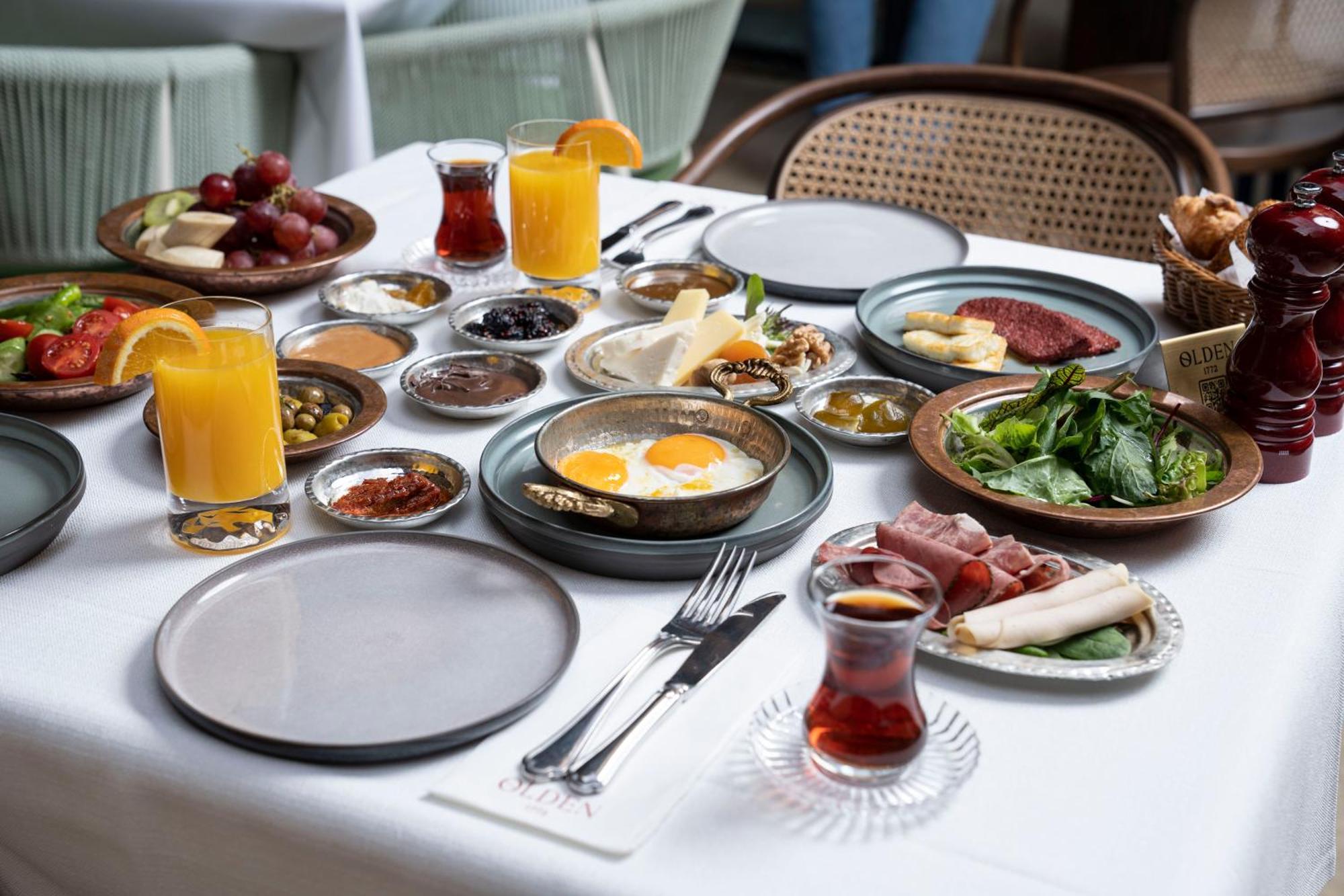 Han 1772 Hotel Istanbul Exterior foto A traditional Turkish breakfast